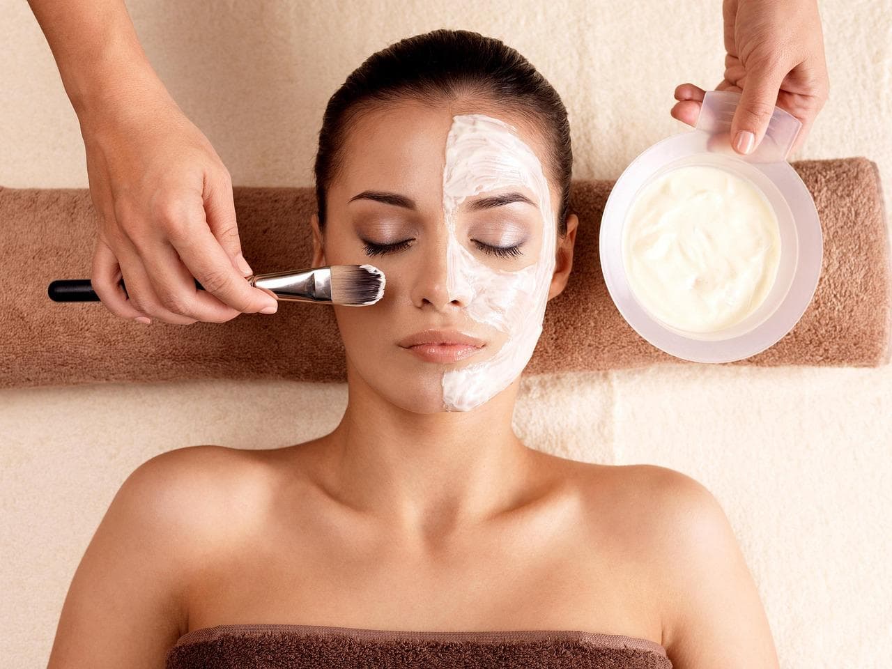 Gesichtsbehandlung mit Maske bei Greenway Naturkosmetik
